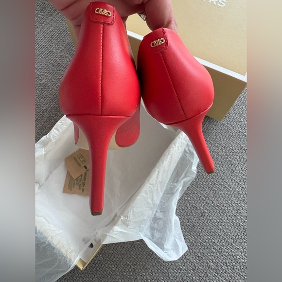 Michael Kors Leather Pointed-Toe Pumps – Size 8 – NWT with Box (Not Outlet) - Picture 6 of 12